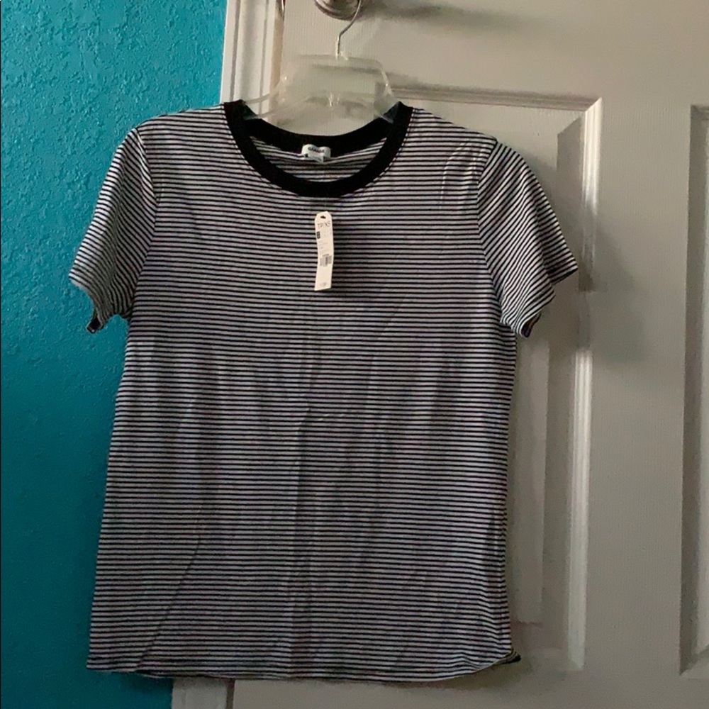 BLACK AND WHITE STRIPED TEE